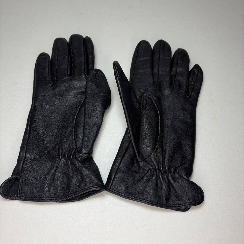 BLACK LEATHER GLOVES WOMEN'S SIZE‎ MEDIUM